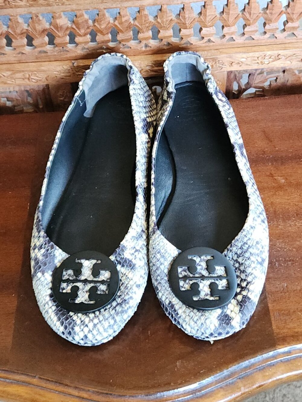 Tory Burch Minnie Roccia Travel Flats - White Python Design - Picture 2 of 9